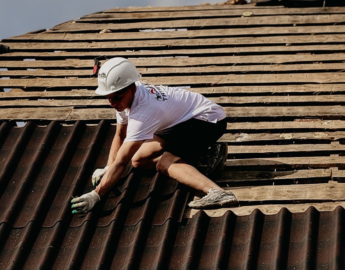 Milton Keynes roofer at work